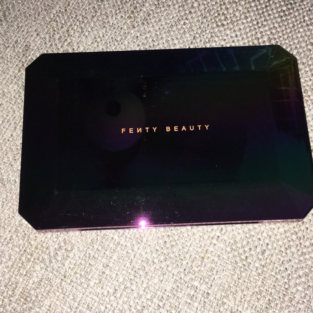 Fenty beauty by Rihanna eyeshadow Galaxy.